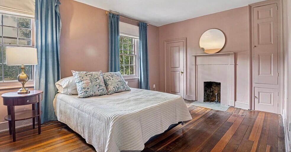 Building Photo - 547 Concord Rd