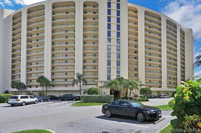 Building Photo - 300 Ocean Trail Way