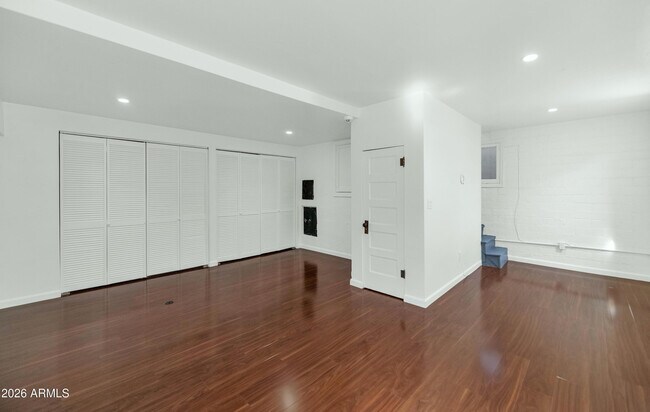 Building Photo - 114 W Windsor Ave