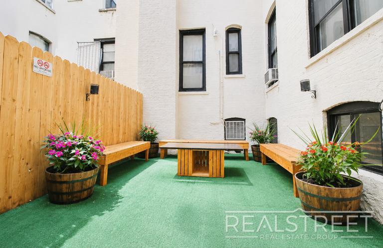 Building Photo - Gorgeous Spacious 3 Bedroom in Prime Crown Heights