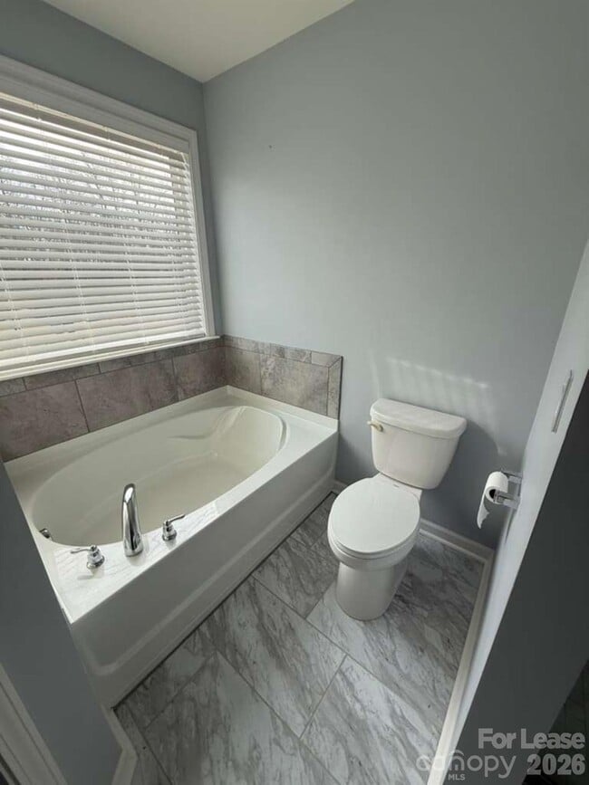 Building Photo - 2035 Beacon Ave