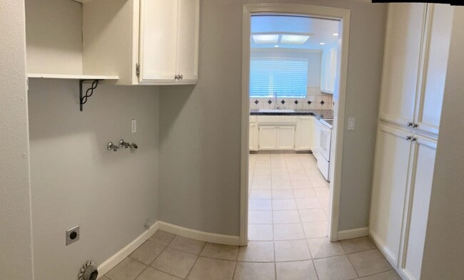 Building Photo - 1113 Wildflower Dr