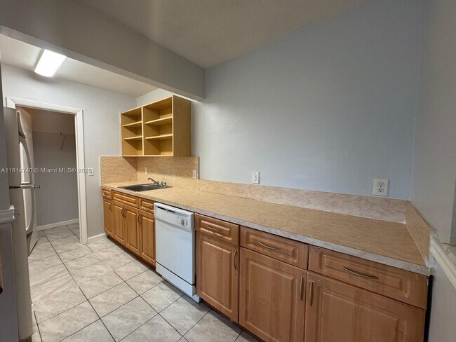 Building Photo - 1522 NE 34th Ct