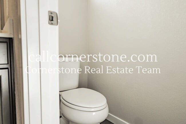 Building Photo - 9844 Cronin St