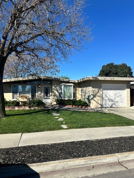 Building Photo - 471 Bernal Ave