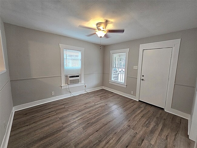 Building Photo - 2816 St Emanuel St