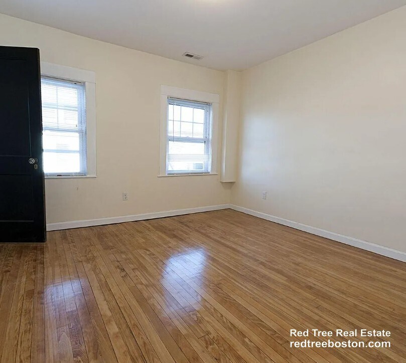 Building Photo - 34 Bentley St