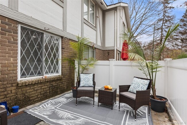 Building Photo - 87 Birchwood Rd