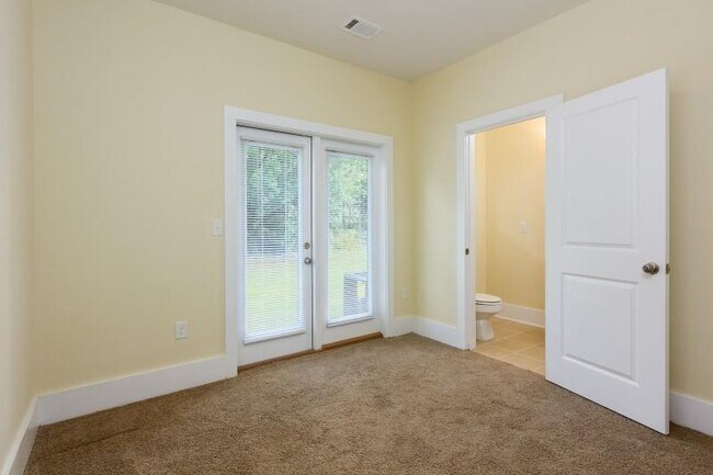 Building Photo - 2189 Old Georgian Terrace