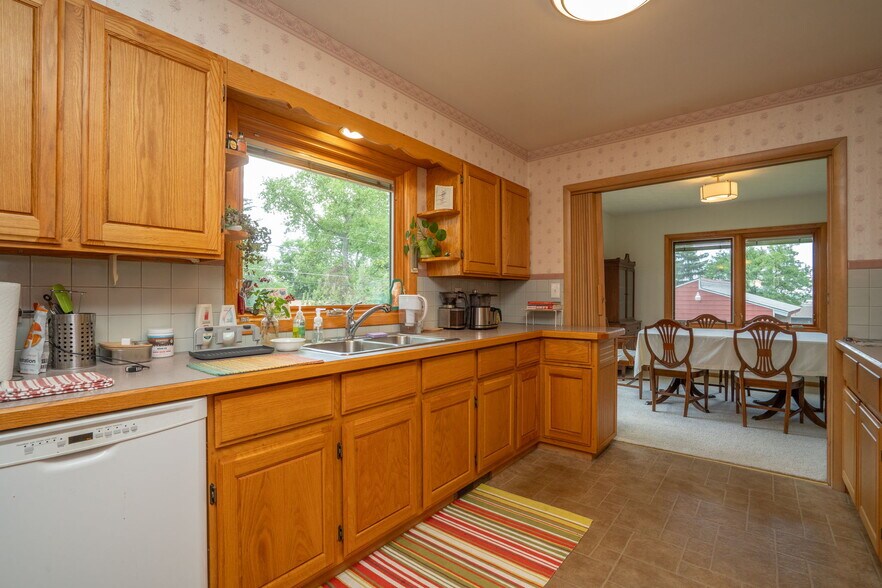 Building Photo - 1020 Cimmeron Dr
