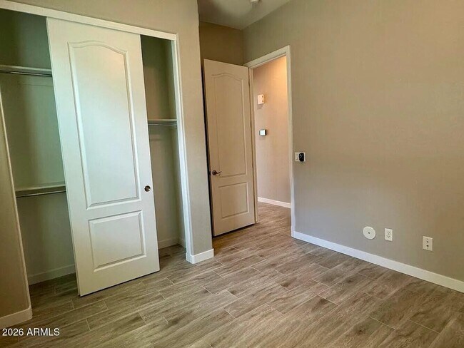 Building Photo - 1433 E Lovebird Ln