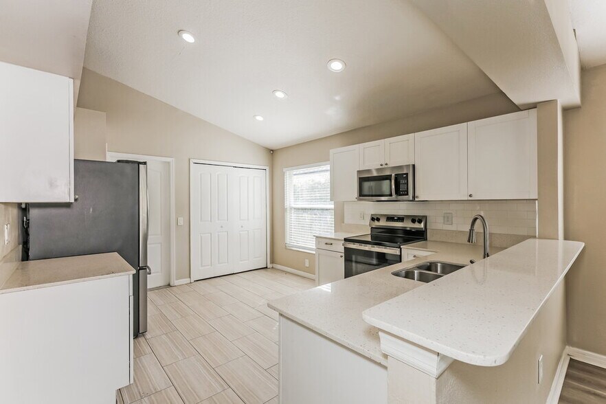 Building Photo - 6934 Waterbrook Ct