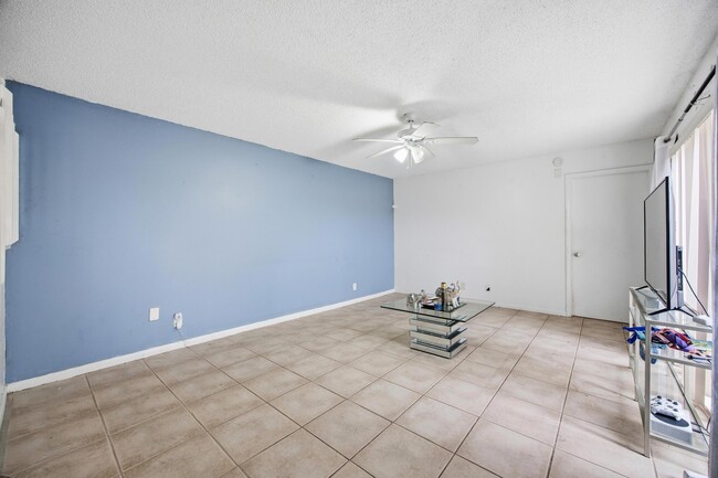 Building Photo - 4102 Waterview Cir