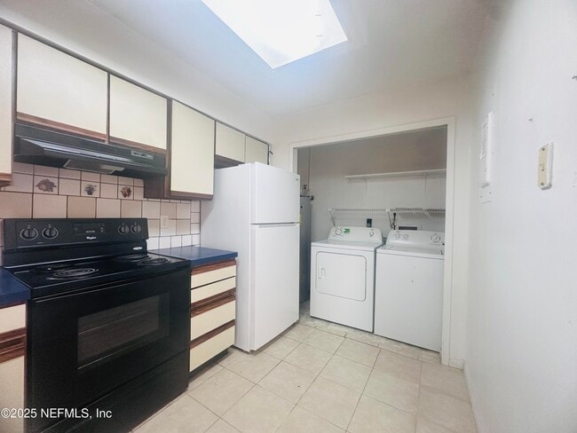 Building Photo - 4835 Kingsmeadow Ln
