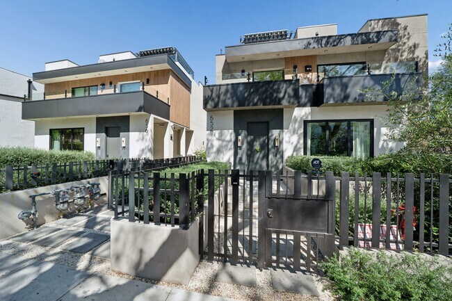 Building Photo - 652 Huntley Dr