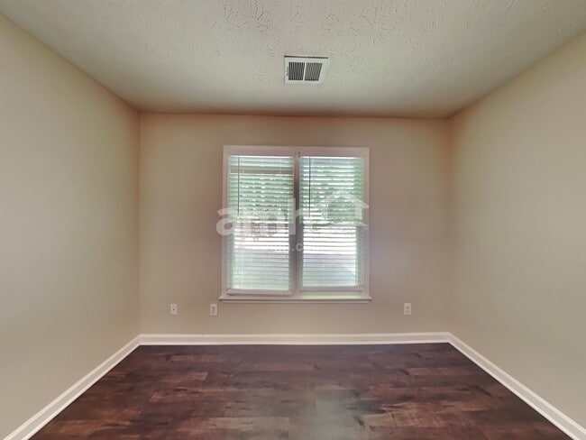 Building Photo - 4960 Hopeland Dr