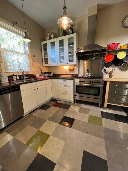 Building Photo - 901 N 3rd Ave