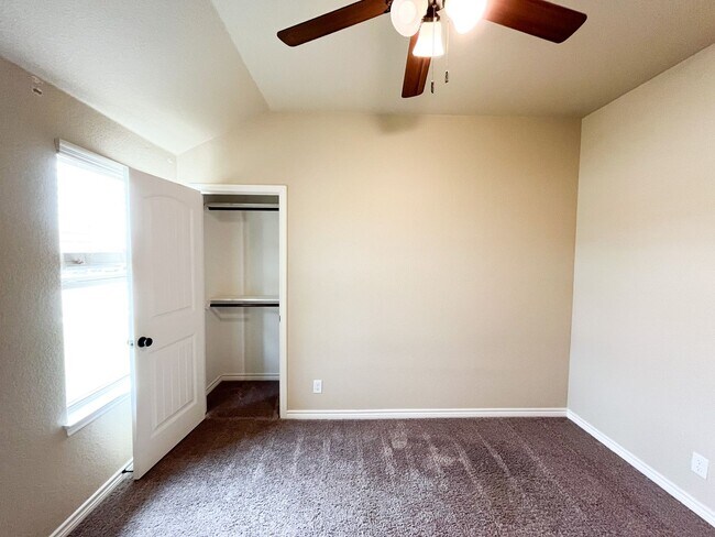 Building Photo - Available 7/11/2025 Beautiful 1 story, 5 b...