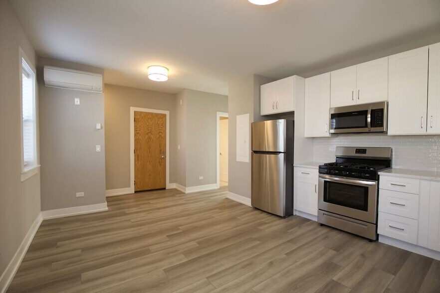 Building Photo - 3930 N Janssen Ave