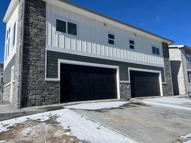 Building Photo - 222 Miller Ln