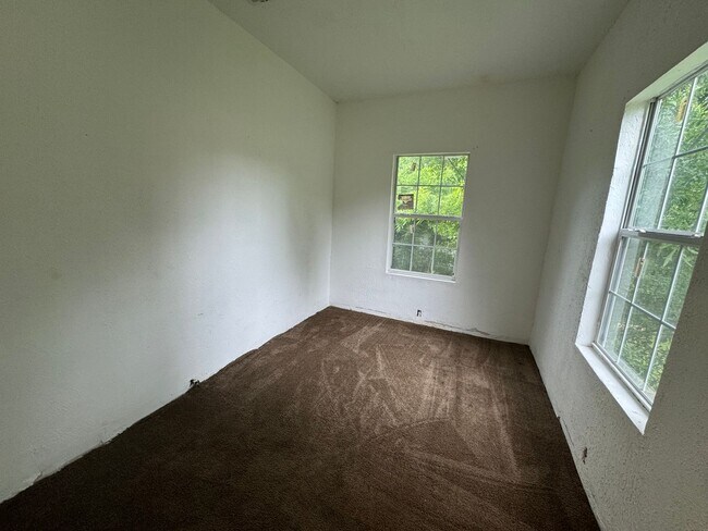 Building Photo - Beautiful Queensborough 3 Bedroom House
