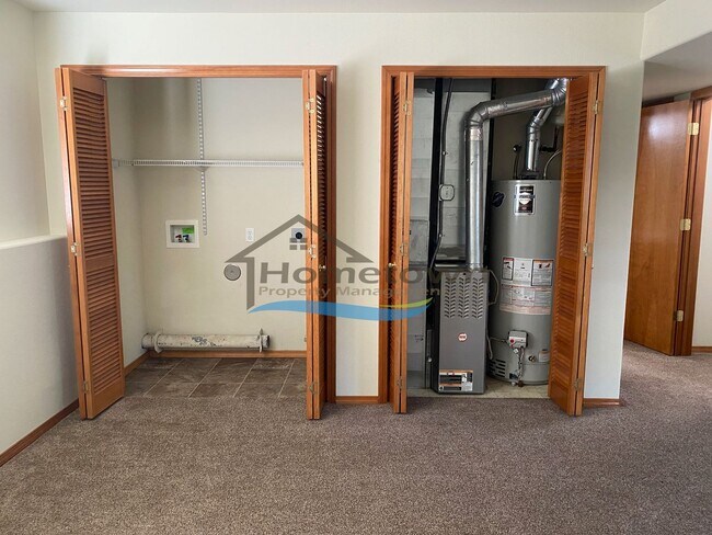 Building Photo - Move-in Special: $300 off on First Month's...