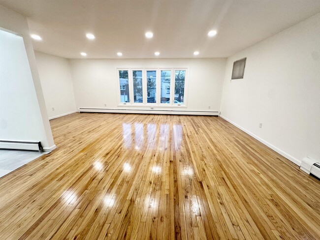 Building Photo - 1455 43rd St