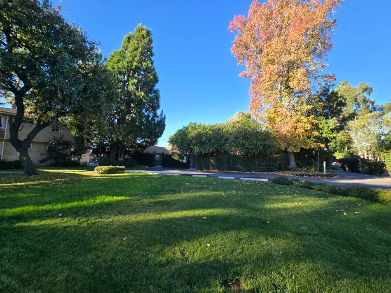 Building Photo - 13556 Wyandotte St