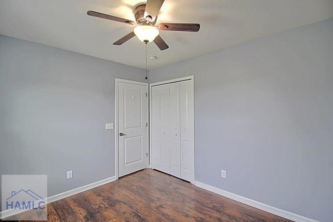 Building Photo - 207 Bender St