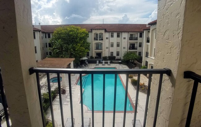 Building Photo - Beautiful 3/2 Pool View Condo  x Rent @ Th...