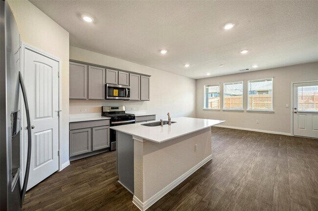 Building Photo - 224 Kickapoo Ln