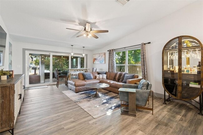 Building Photo - 292 Sunlit Cove Dr NE