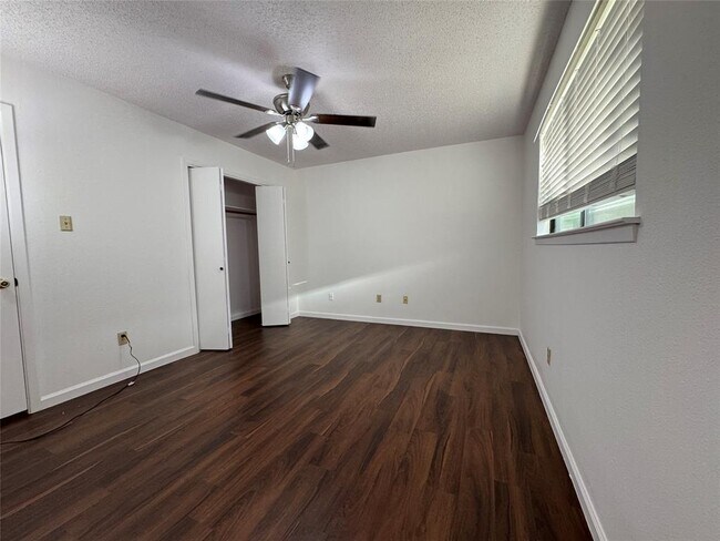 Building Photo - 12900 Hymeadow Dr