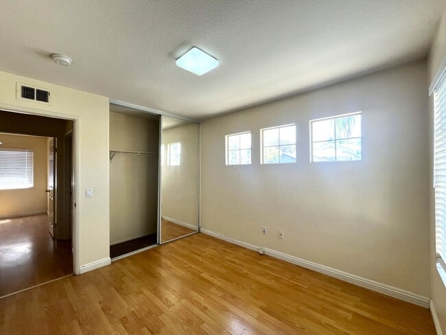 Building Photo - 4 bed, 2.5 bath located in Corona, CA!