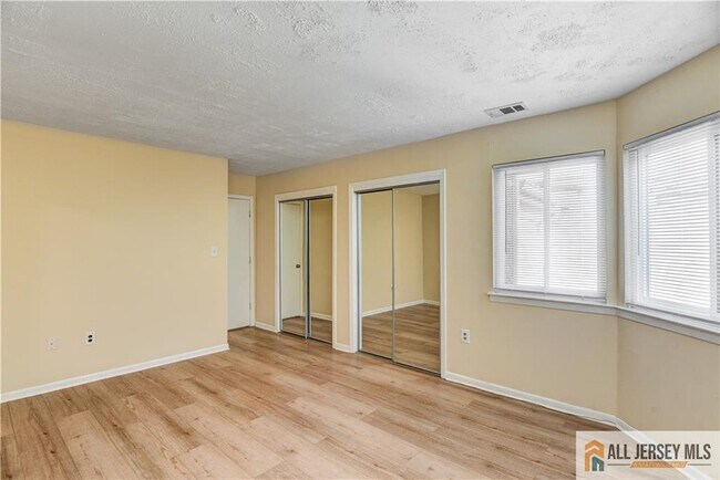 Building Photo - 1068 Schmidt Ln