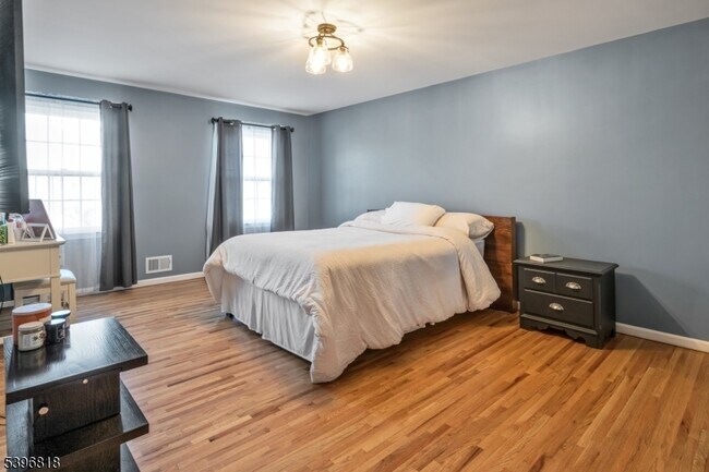 Building Photo - 18 Lisa Dr