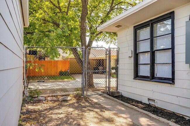 Building Photo - 3647 Washburn Ave