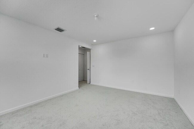 Building Photo - 662 Carlyle Wy