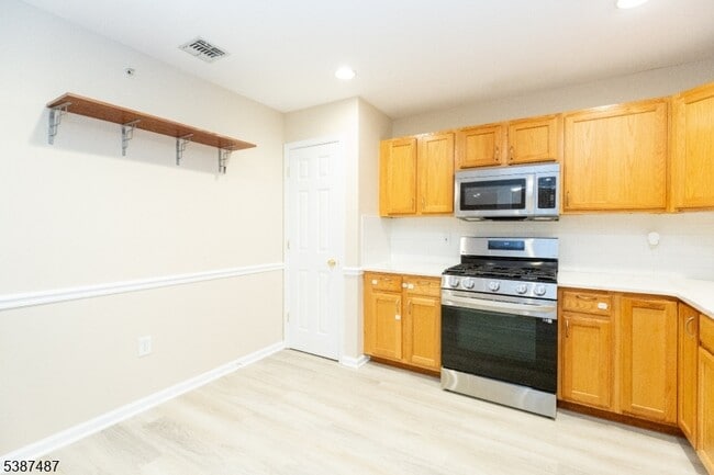 Building Photo - 127 Forest Dr