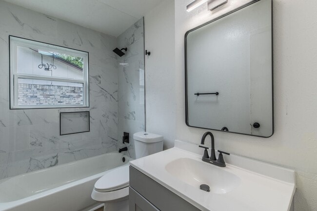 Building Photo - 7516 Olusta Dr