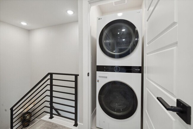 Building Photo - Modern 3BD, 2.5BA Virginia Village Townhome with 2-Car Garage