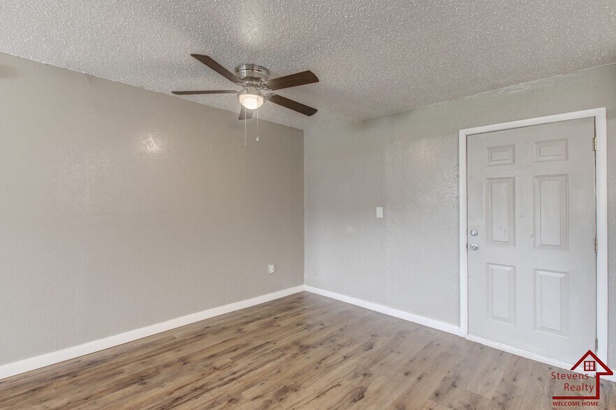 Building Photo - 4910 NW Pollard Ave