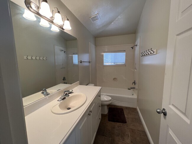 Building Photo - 202 E White Spruce Cv