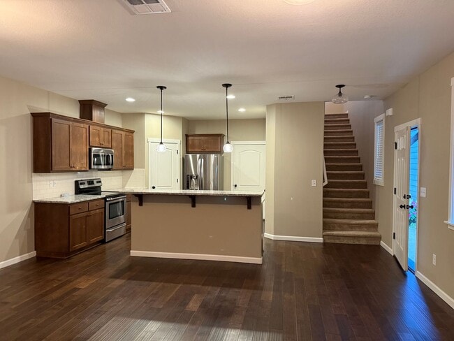 Building Photo - Beautiful 3 Bedroom House with High Ceilings, 2 Car Garage, Great Location & More!