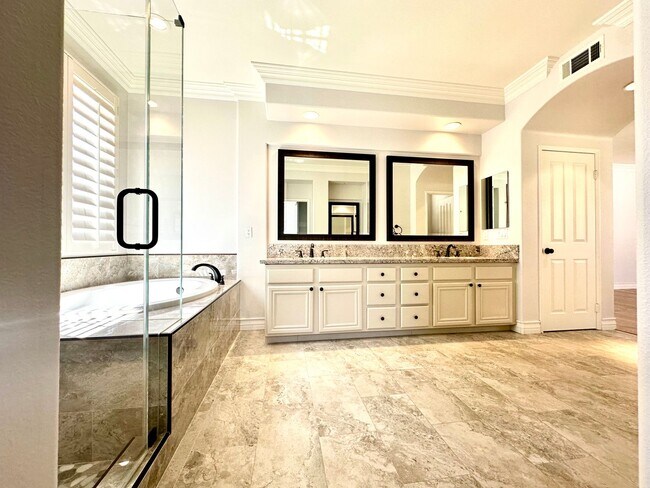 Building Photo - 4 bedroom beautiful Irvine home in gated N...