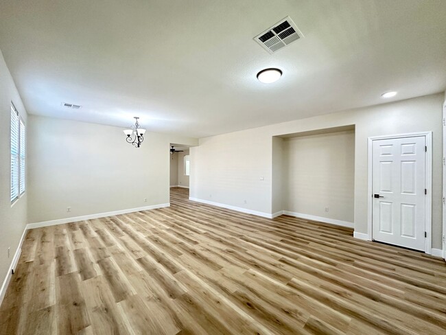 Building Photo - Granite Peaks At Summerlin