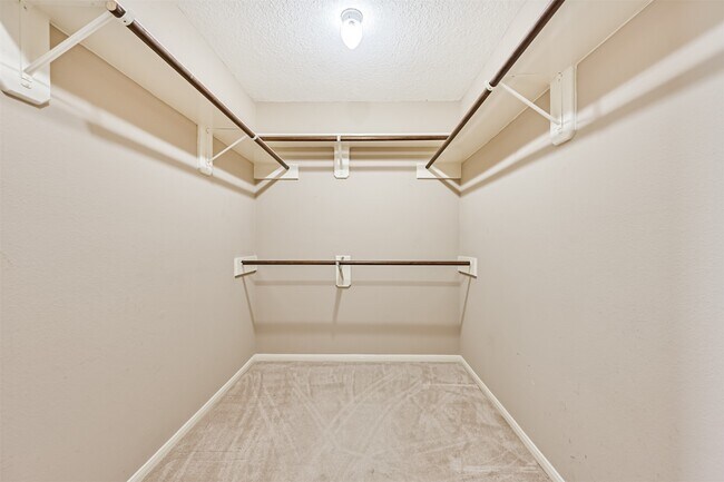 Building Photo - 4014 Ivywood Dr