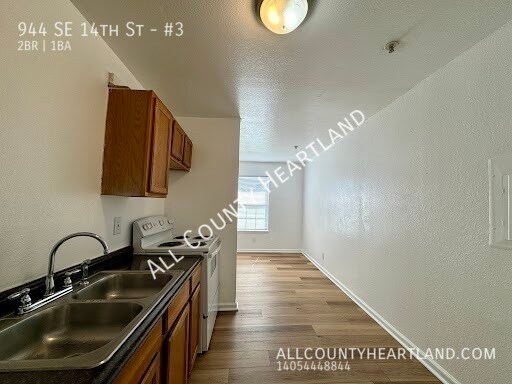 Building Photo - 944 SE 14th St