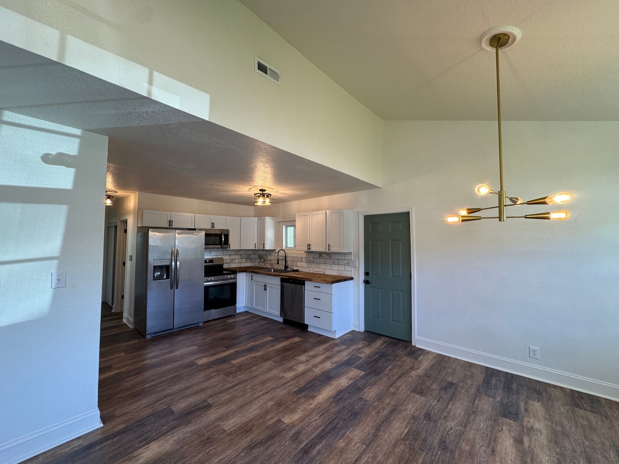 Building Photo - 1712 Vada Cir