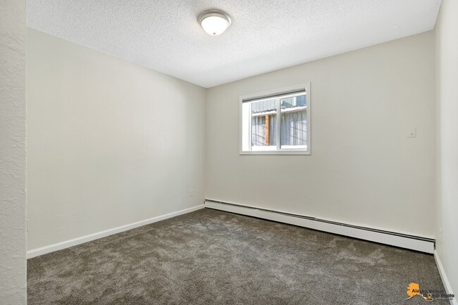 Building Photo - 435 E 10th Ave